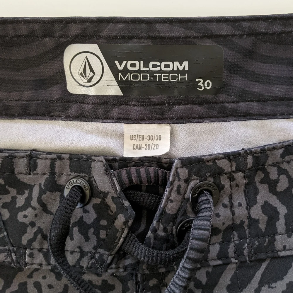 🌼 Volcom Mod-Tech Logo Plasm Print Boardshort Swim Trunks 30